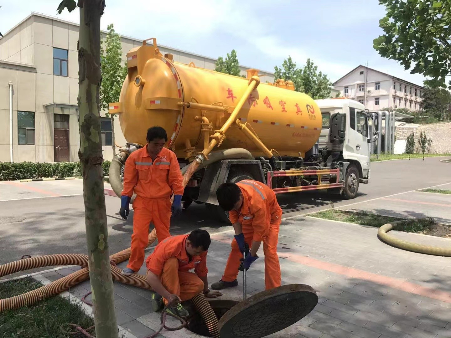 定南化粪池清理与5-8吨吸粪车施工效率分析